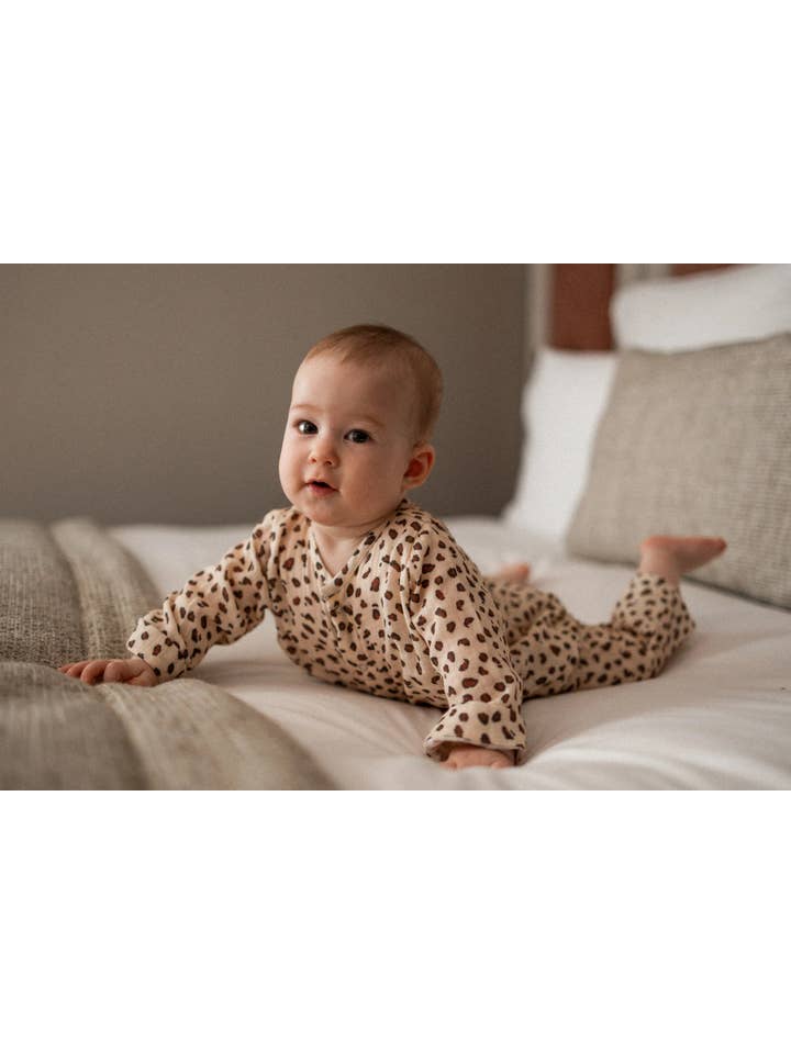 Leopard ecru Baby jumpsuit 100% organic cotton gauze Graou for wholesale on Faire3