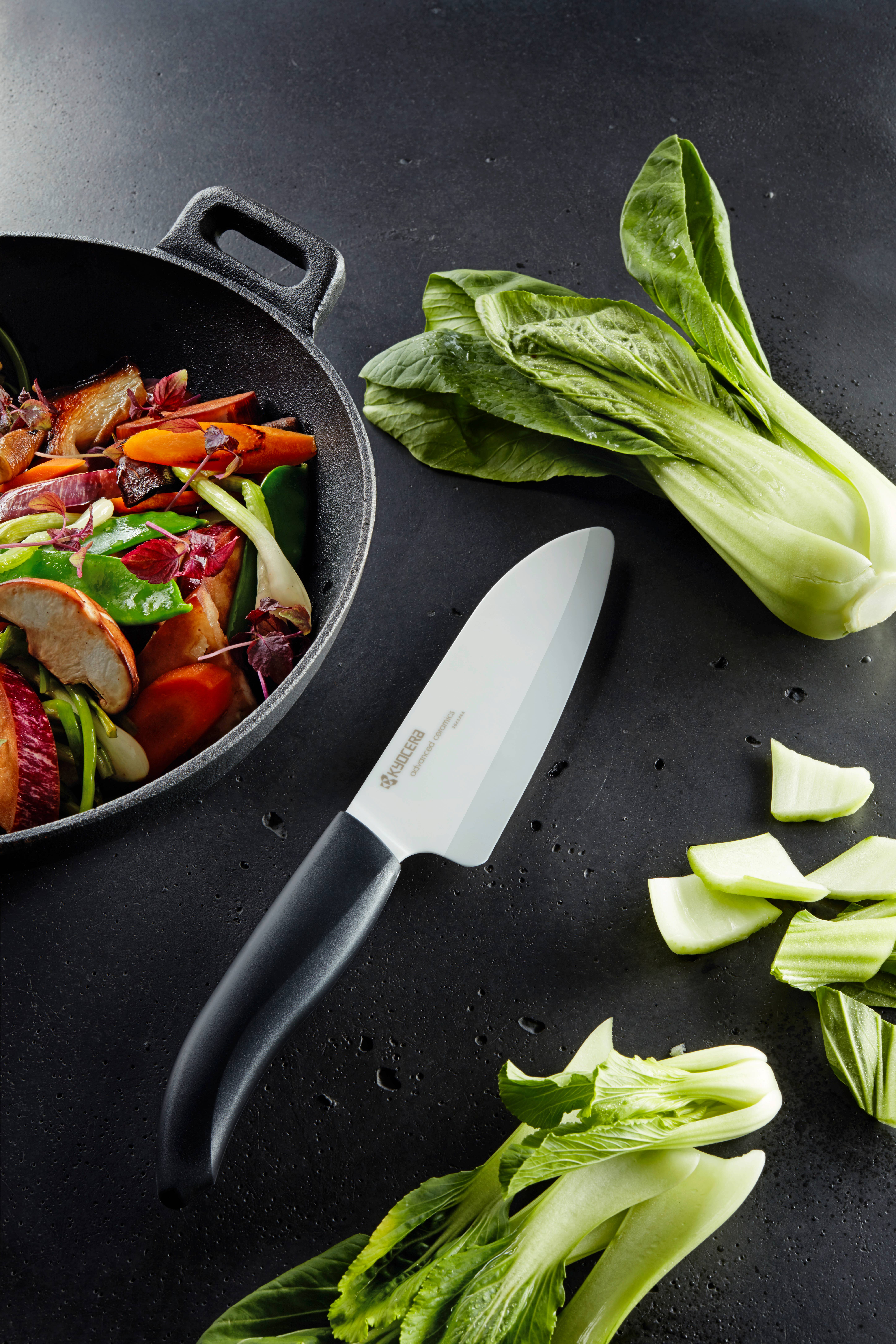 Kyocera International, Inc. - Vente Couteau de cuisine/multi-usage - COUTEAU SANTOKU EN CÉRAMIQUE REVOLUTION 5,5 POUCES 
8