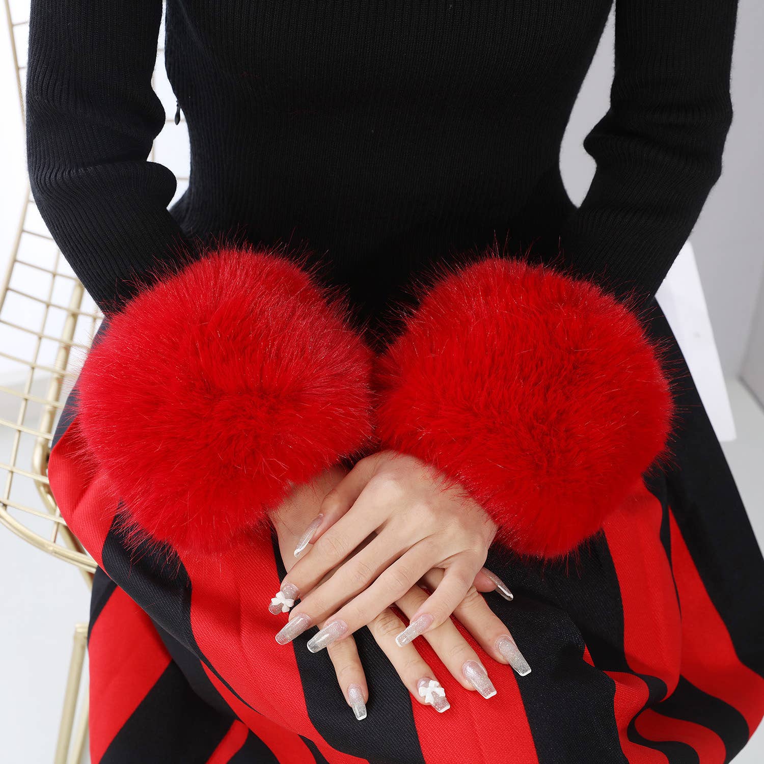 PEACH ACCESSORIES - Wholesale Fur/Faux Fur Coat - Women's - Glamorous Faux Fur Cuffs 0084