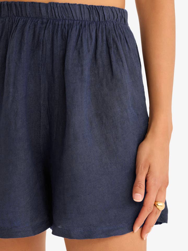 The Zion linneshorts i marinblå för wholesale av Marché