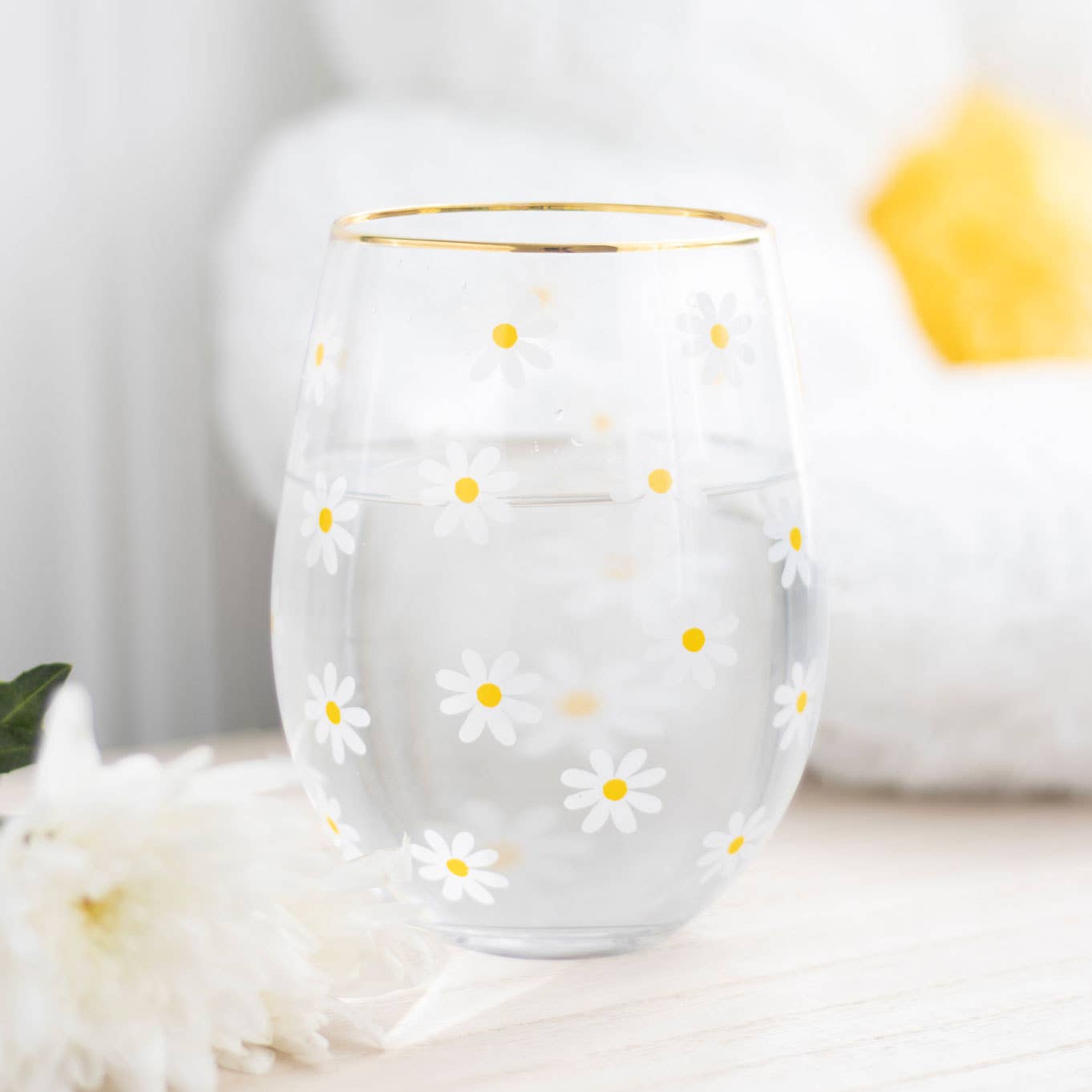 Something Different Wholesale - Wholesale Wine Glass - All Over Daisy Print Stemless Wine Glass