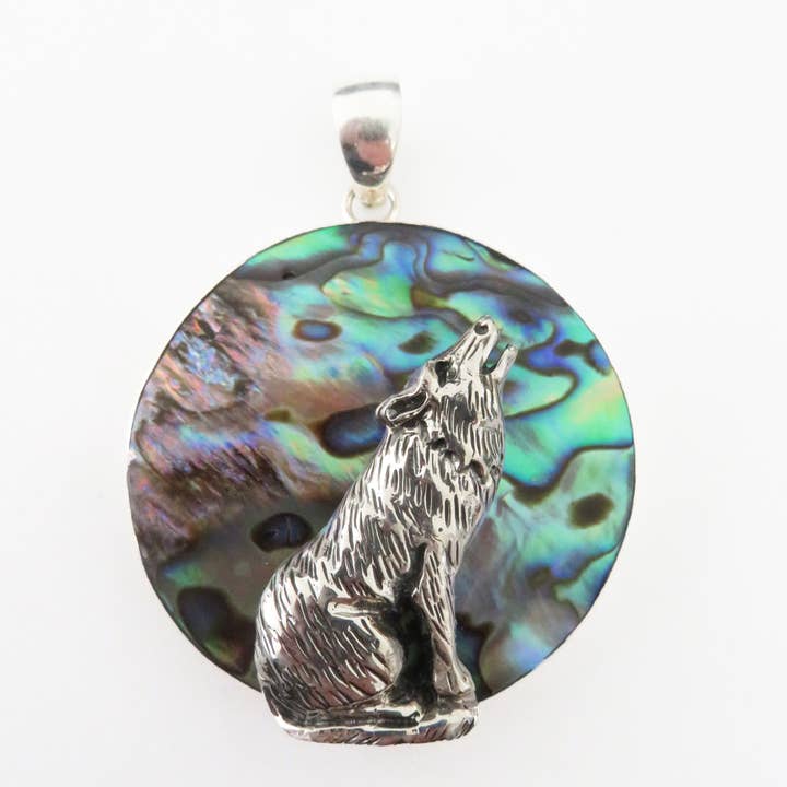Pendentif Paua Shell avec loup en argent sterling pour la vente par Anna King Designs