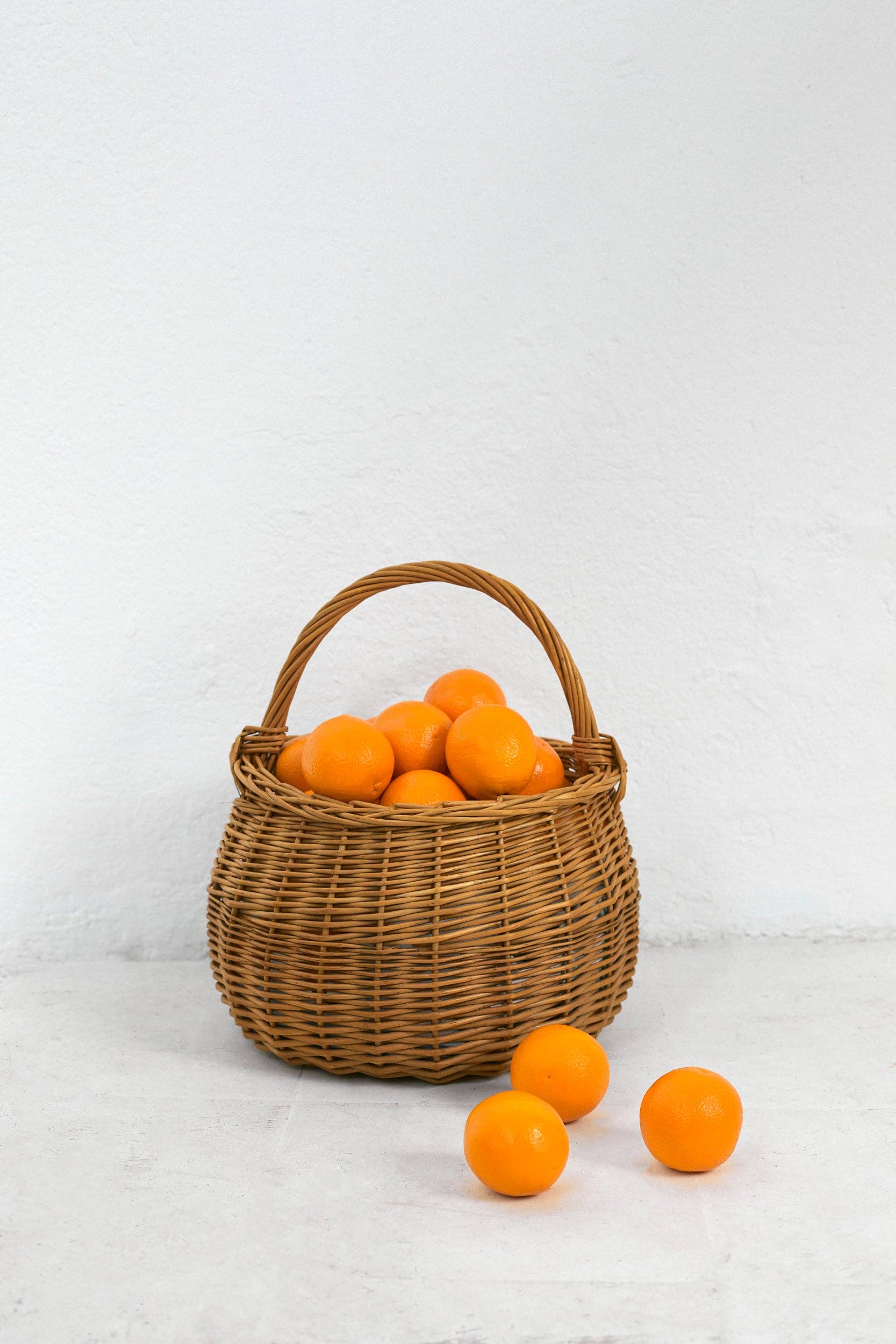 Eturel Madrid - Venta al por mayor Cestas - Cesta redonda mimbre natural1