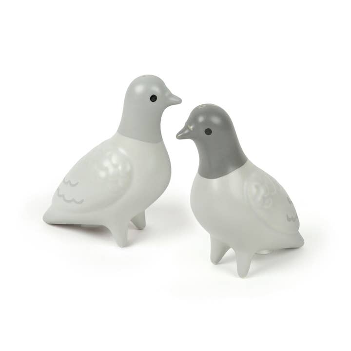 Fred & Friends - Wholesale Salt & Pepper Shaker Set - Clay Pigeons - Salt & Pepper Shakers1