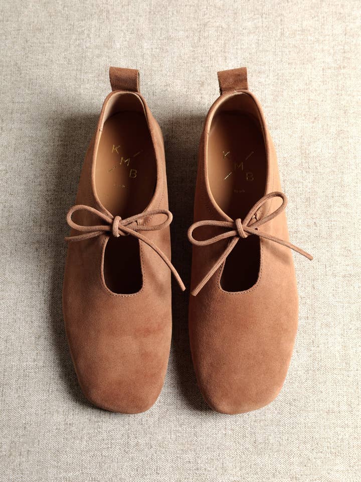 KATY COGNAC – Mjuka läderballerinor med knytband framtill för wholesale av KMB Shoes