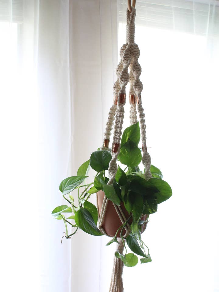 Perle en laiton en cascade carrée crème, taille moyenne à grande pour la vente par The Crafty Glammie