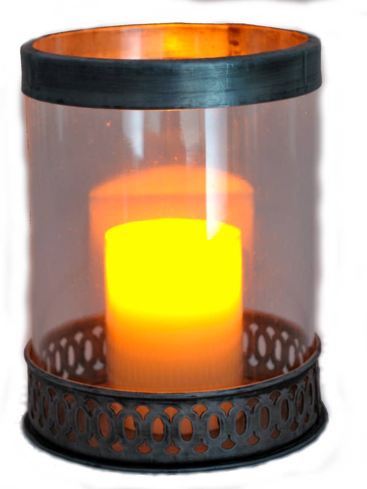 Bougeoir Hurricane en verre et métal avec finition antique pour la vente par Spectrum Home Fashions, Inc.