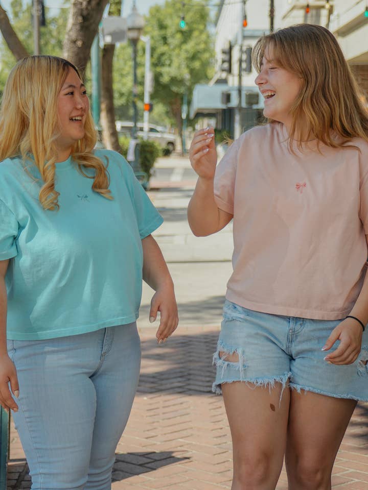 Coquette Bow Cropped T-shirt, 100% Bomuld for engroshandel hos Timeless Sage