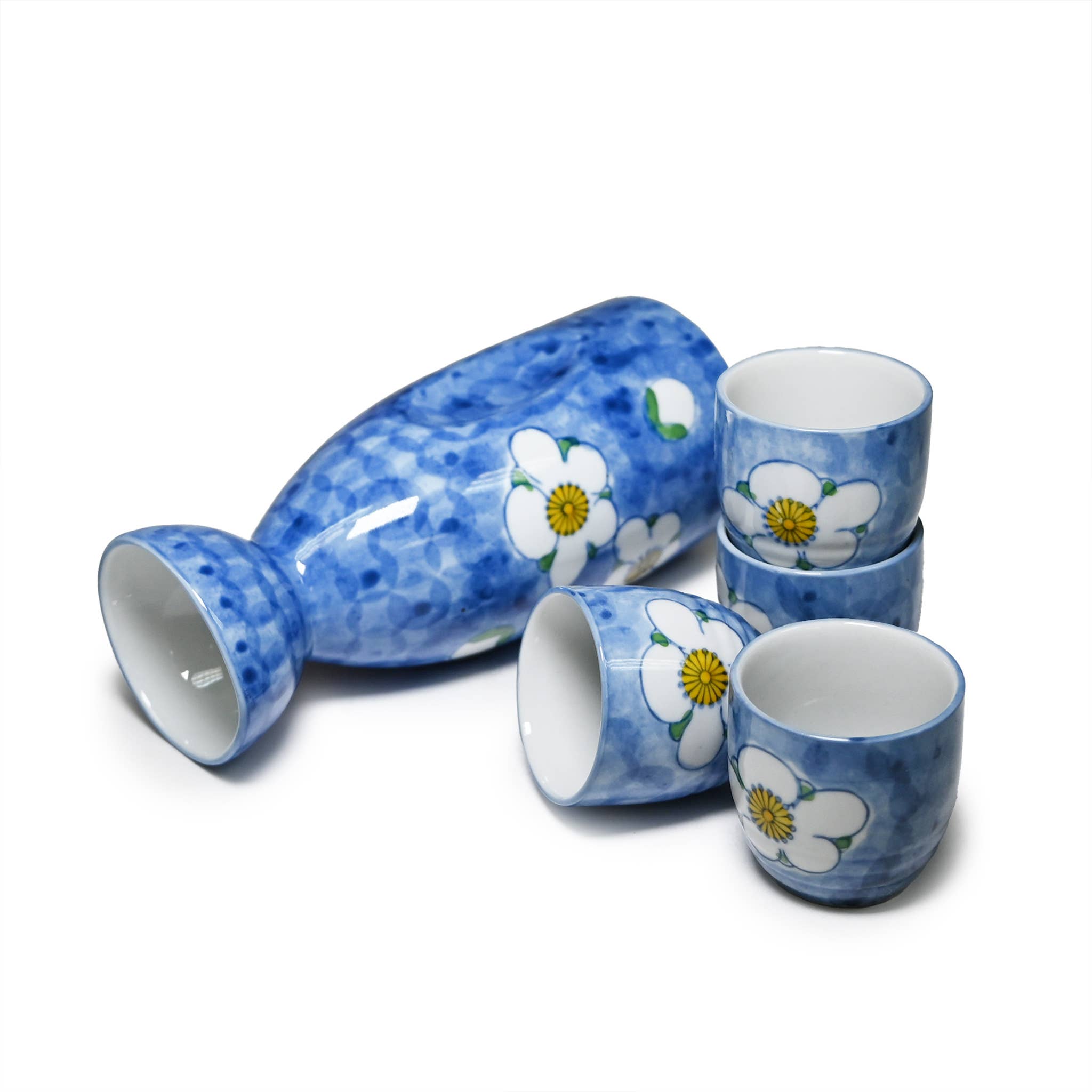 Fuji Merchandise Corporation - Vente Décorations de table - ENSEMBLE À SAKE – MOTIF FLEUR BLEUE ET BLANCHE1