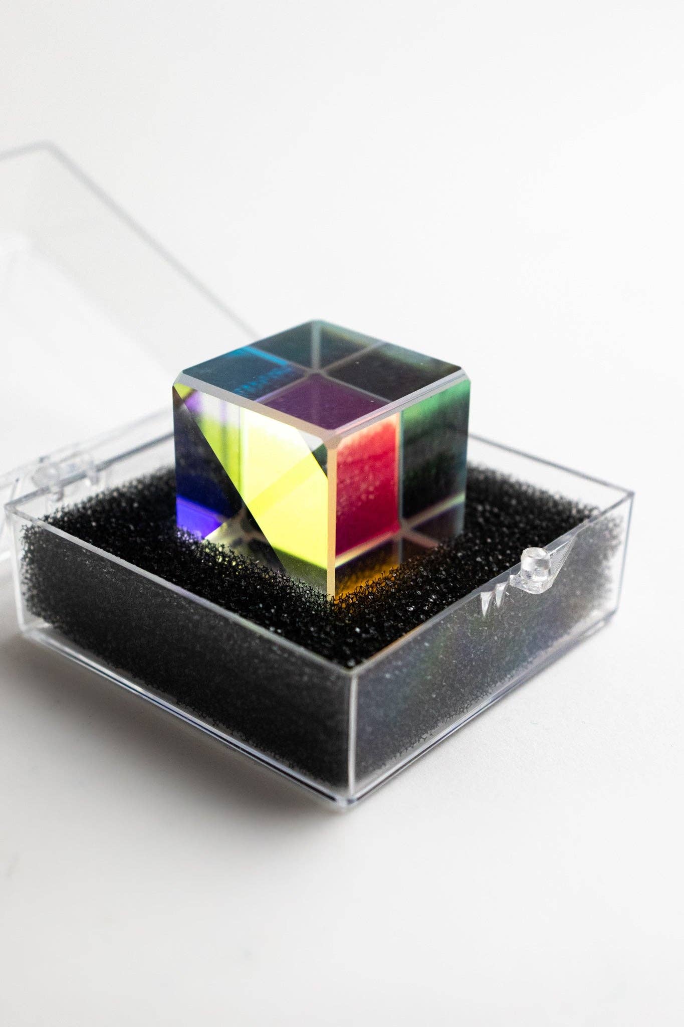 Stemcell Science Shop - Wholesale Decorative Tabletop Object - Beam Splitter Dichroic Glass X-Cube3