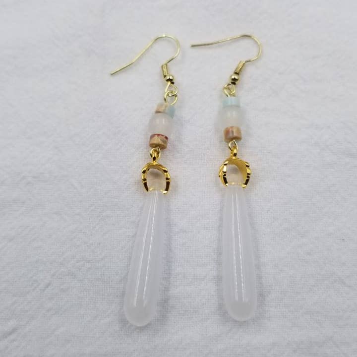 Orecchini a goccia in resina con perline di pietra per la vendita all'ingrosso da parte di ENA Jewelry