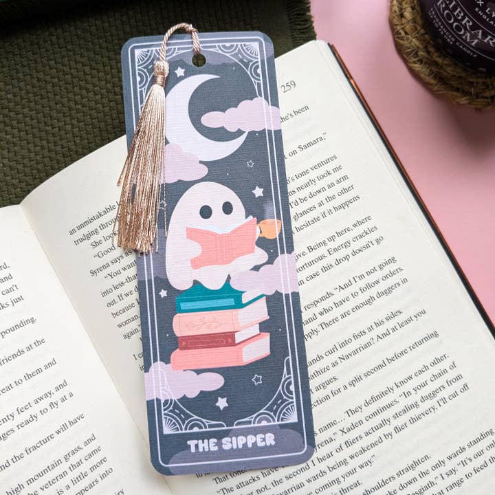 'Le Marque-page en Lin "The Sipper Tarot"' pour la vente par Alaina Creates