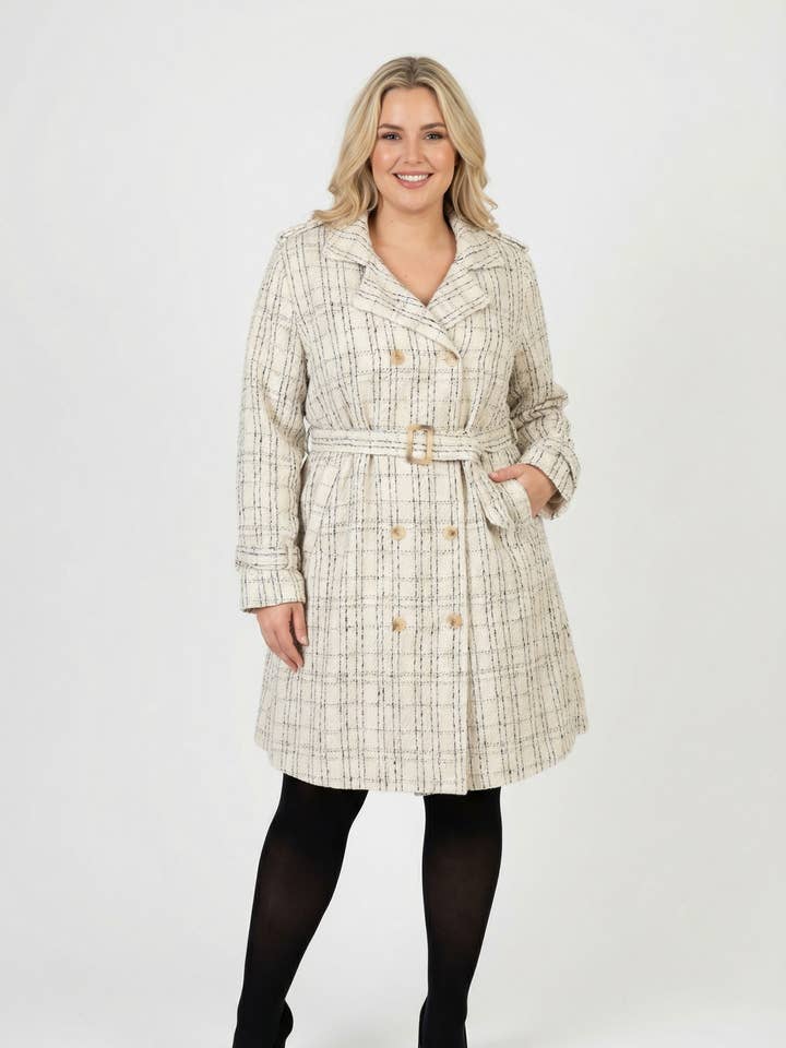 White oversized coat with contrasting topstitching (C6627) for wholesale by Pomme Rouge Paris