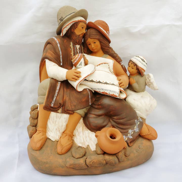 Sainte Famille et Ange - Crèche en céramique fine - 7,8 pouces de haut - Une pièce - Qualité muséale pour la vente par Lucuma Designs