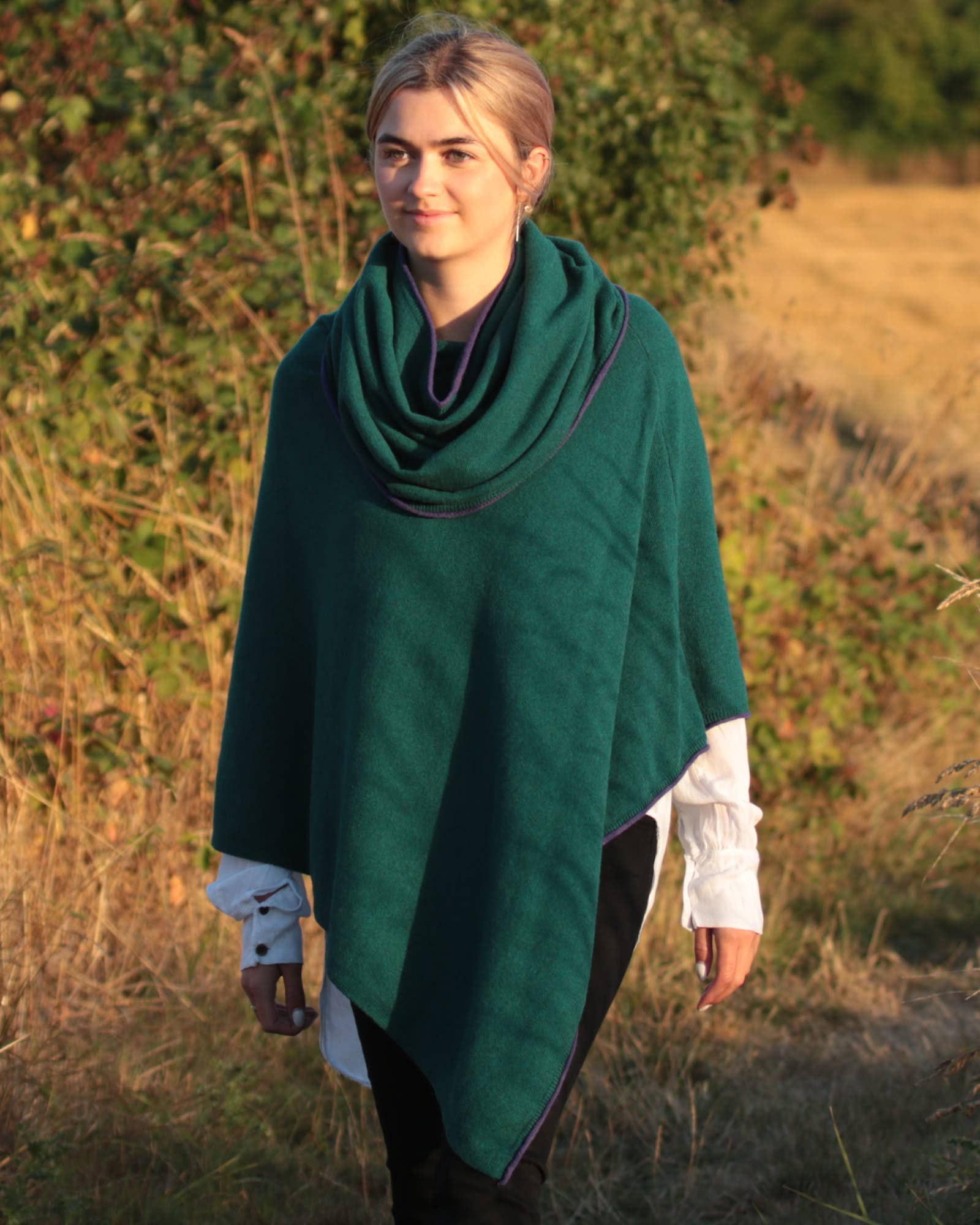 Cadenza Italy Ltd – wholesale Halsduk - Dam – Snood i kashmirblandning med kontrasterande kantdetaljer0