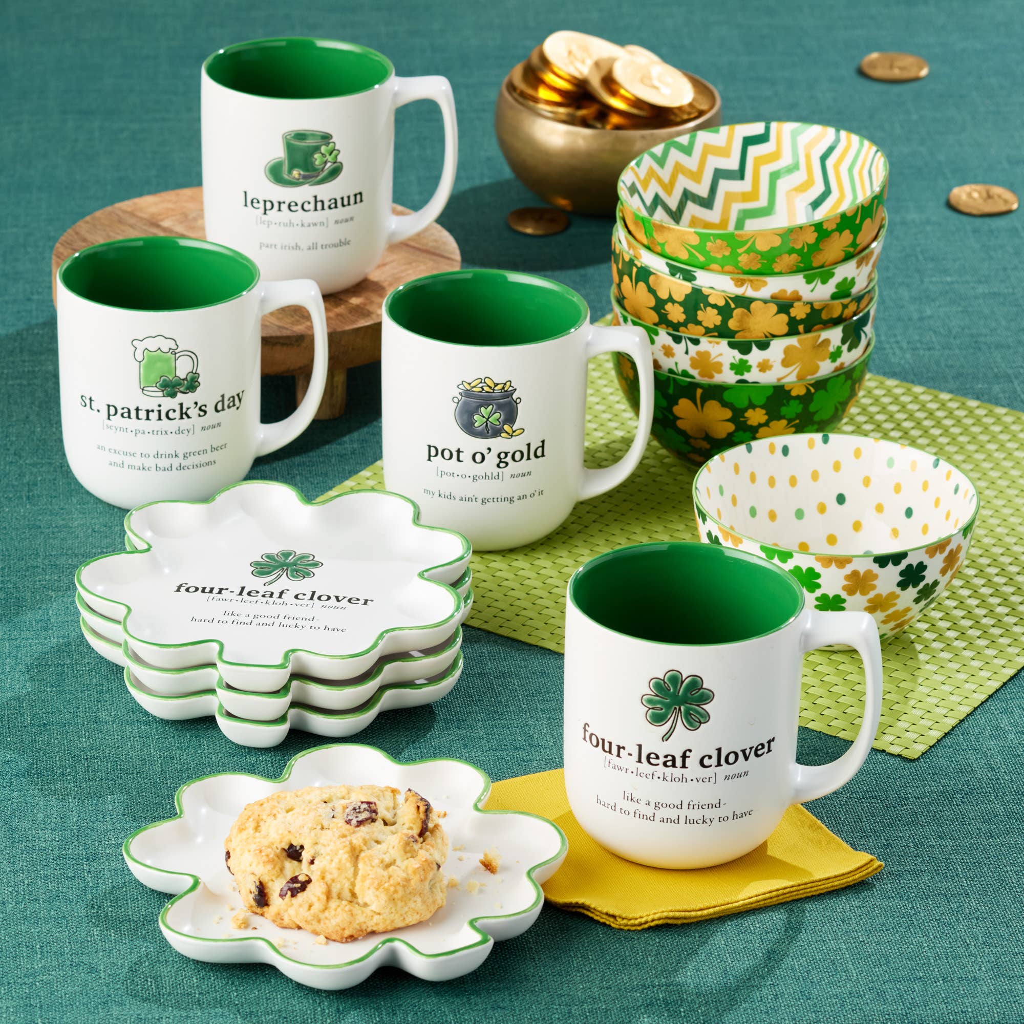 Certified International – wholesale Förrättsservering – St Patricks Day 6.5in Shamrock-formad tidbit med ordstäv1