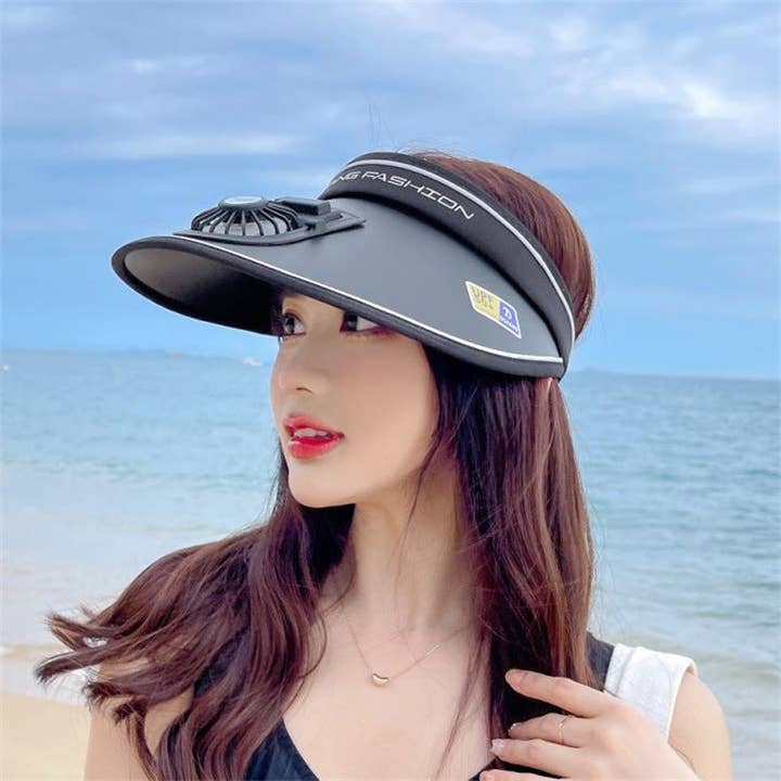 Mix & Match farver Solbeskyttelseshatte med ventilator, 3-temp-indstillinger og justerbart spænde for engroshandel på Faire18