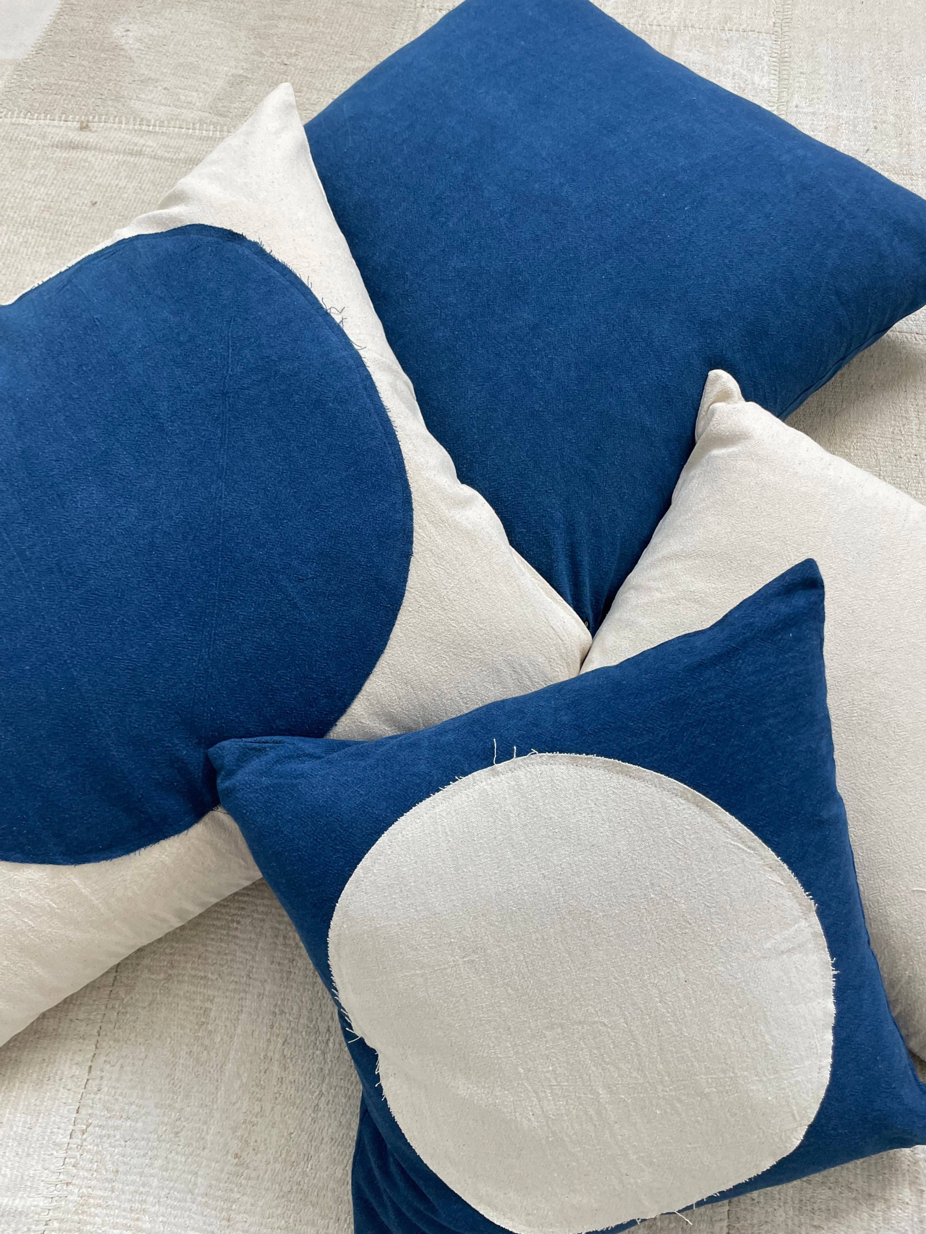Happy French Gang - Wholesale Throw/Decorative Pillow - White Moon & indigo Pillow 18x18in6