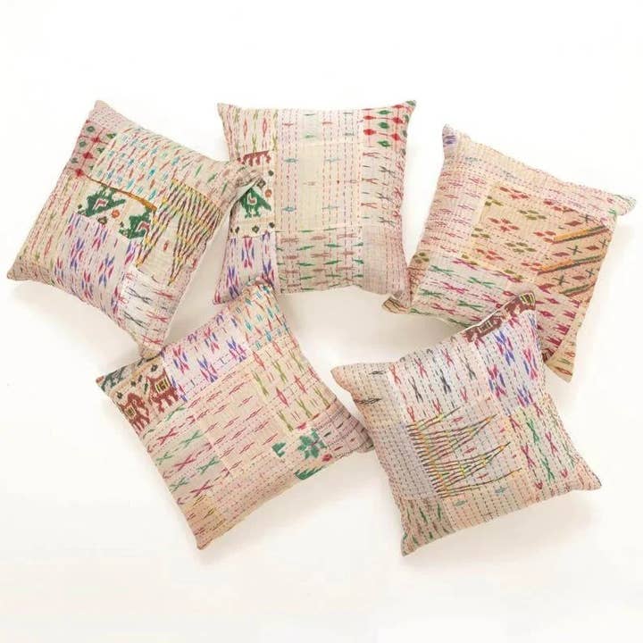 GYPSY STUDIO - Vendita all'ingrosso Fodera cuscino decorativo - Set di 5 copricuscini Kantha bianchi. Patchwork indiano0