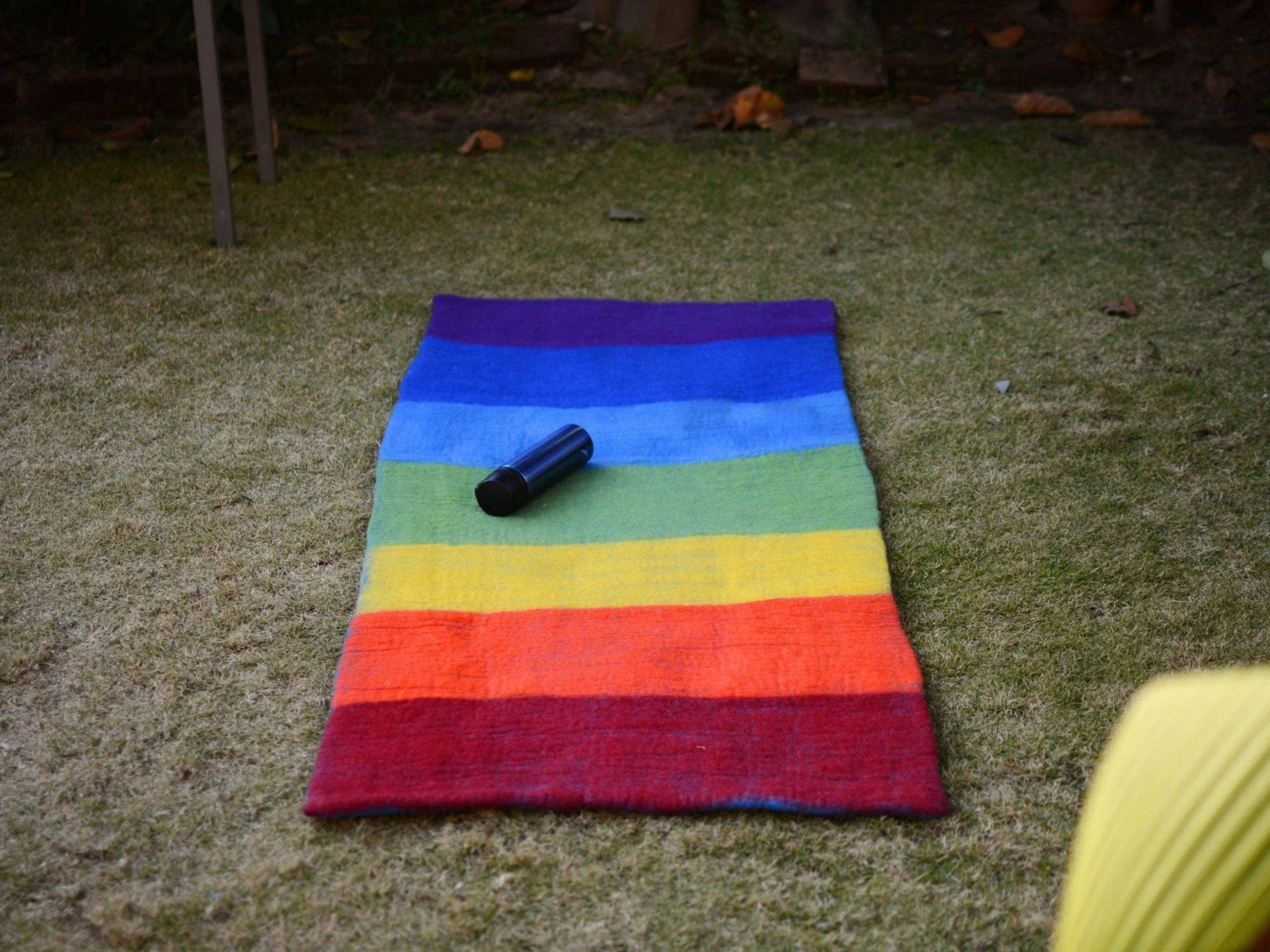 Woollyfelt - Vente Tapis de yoga - Tapis de yoga en laine feutrée fait main : antidérapant et pliable5