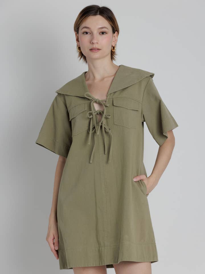 AD2401 - ROBE MINI EN SERGÉ AVEC LIENS pour la vente par Aureum