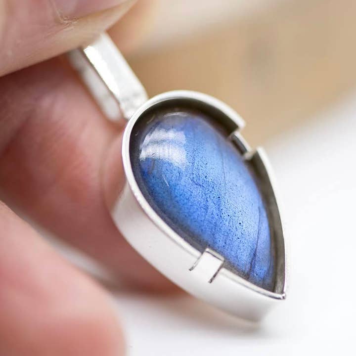 Ocean in the Bottle: Labradoriet hanger voor wholesale door MorphiArtForge