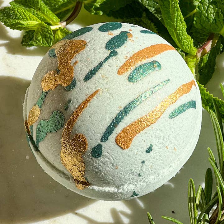 'Mint Up North' VEGAN SLS-FREE BATH BOMB - HANDMADE in the U for wholesale by Made in Birstall Soapery