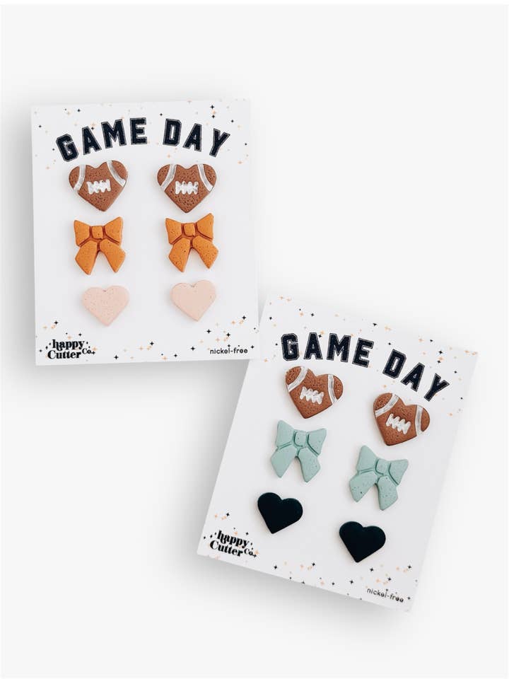 Boucles d'oreilles personnalisées Football Cœur & Clous Cœur | Boucles d'oreilles Équipe Sportive pour la vente par Happy Cutter Co