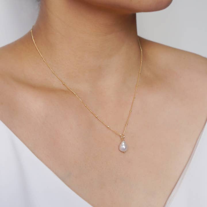 Hunter & Trove - Wholesale Pendant/Charm Necklace - Baroque Pearl 14K Goldfill Necklace (Estelle)
