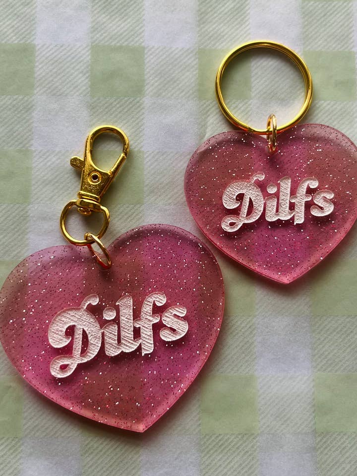 Porte-clés DILF en forme de cœur pour la vente par Studio Nena