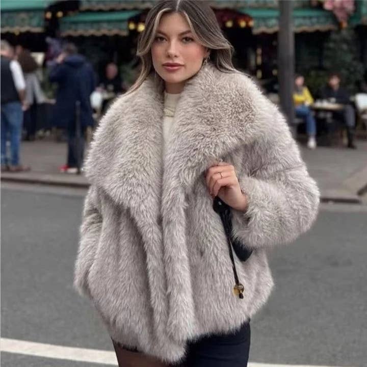 FurDecoration – Engroshandel Pels-/kunstpelsfrakke - Dame – Kort enkeltfarvet mode faux pelsfrakke med revers