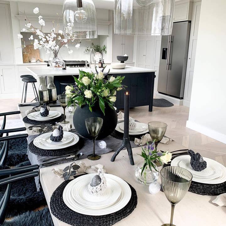 Zuri House - Wholesale Decorative tabletop object - Easter SET: 5 easter baskets and 10 egg cups 6