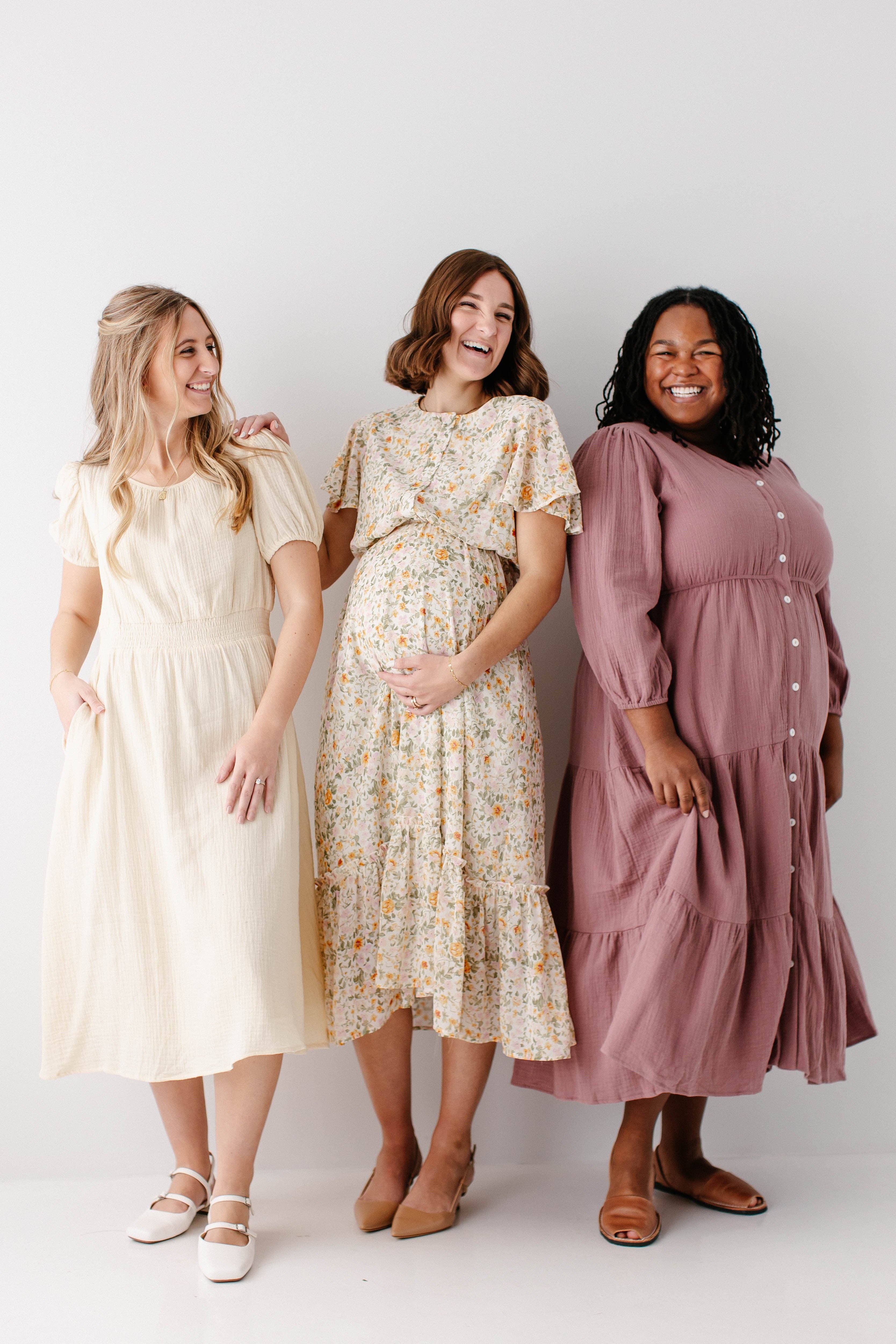 Malva polvoriento Vestido midi de gasa de algodón con botones y volantes 'Louisa' de venta al por mayor en Faire11