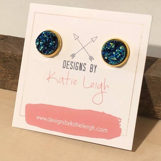 Stud Caroline Druzy dans un bleu époustouflant pour la vente par KL Collective/Designs by Katie Leigh