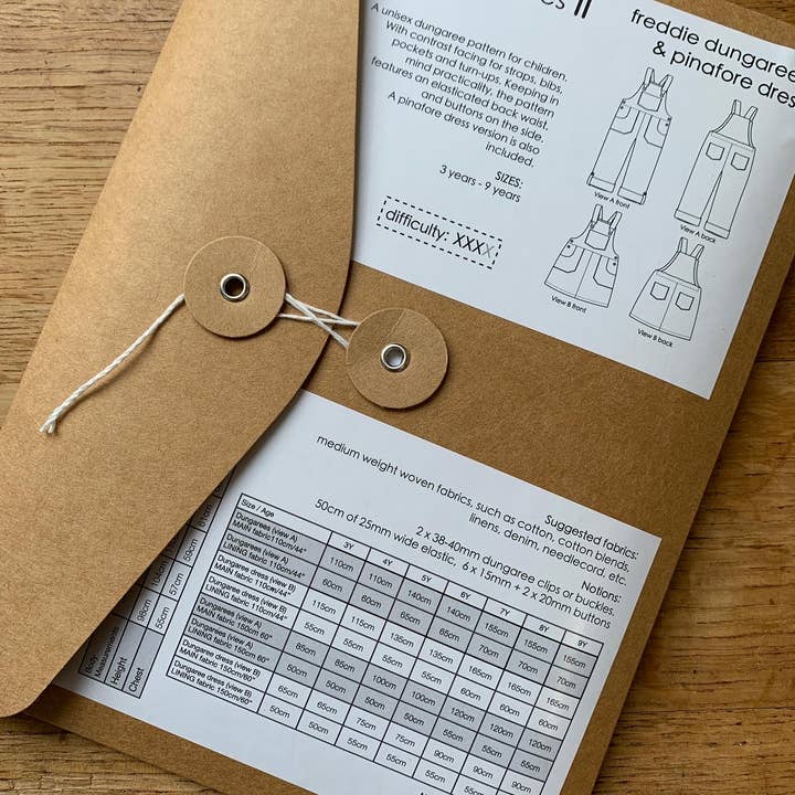 Two Stitches Patterns – wholesale Sömnadskit – Freddie Hängselbyxor - Symönster för barnkläder11