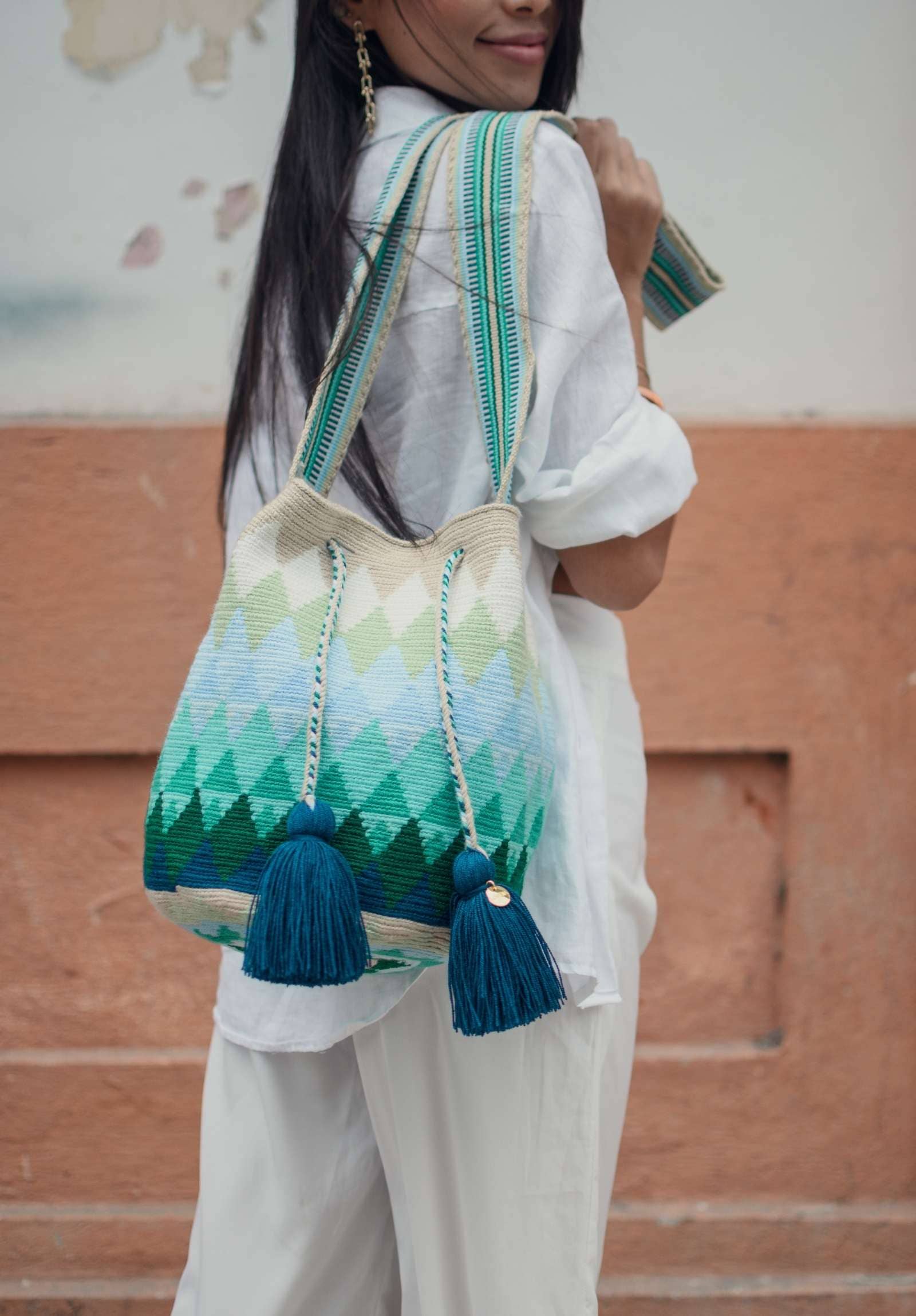 Lombia + Co. – Großhandel Umhängetasche - Damen – Traditionelle, meistverkaufte WAYUU-Tasche (Pfauengröße L)4