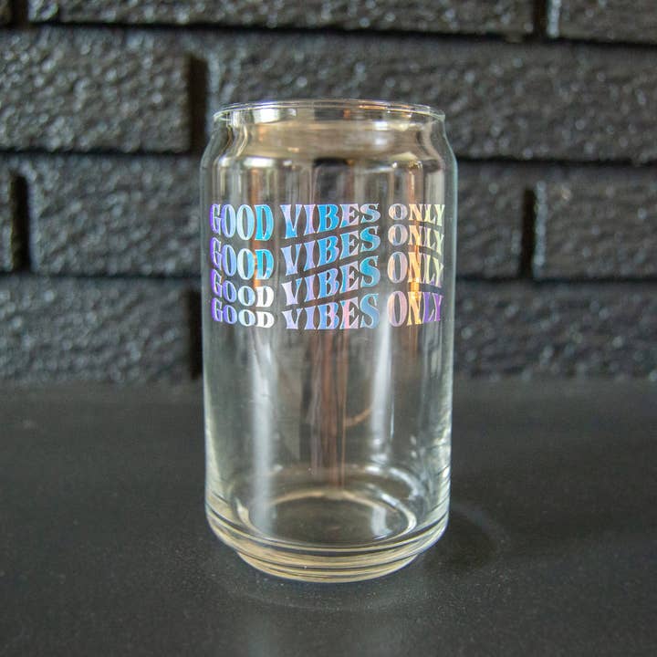 Verre en forme de canette Good Vibes Only pour la vente par Butler Design Co.