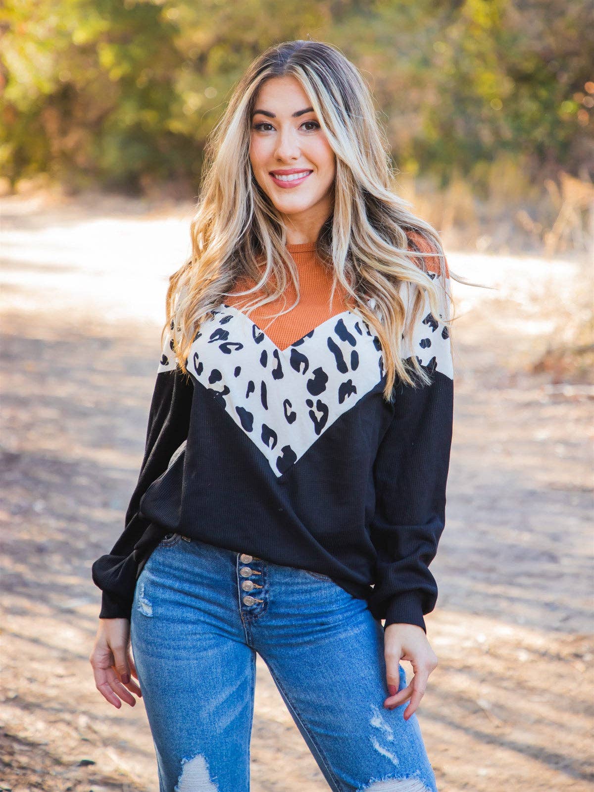 Tickled Teal - Vendita all'ingrosso Felpa - Donna - Top ovale con stampa animalier con dettaglio a V6