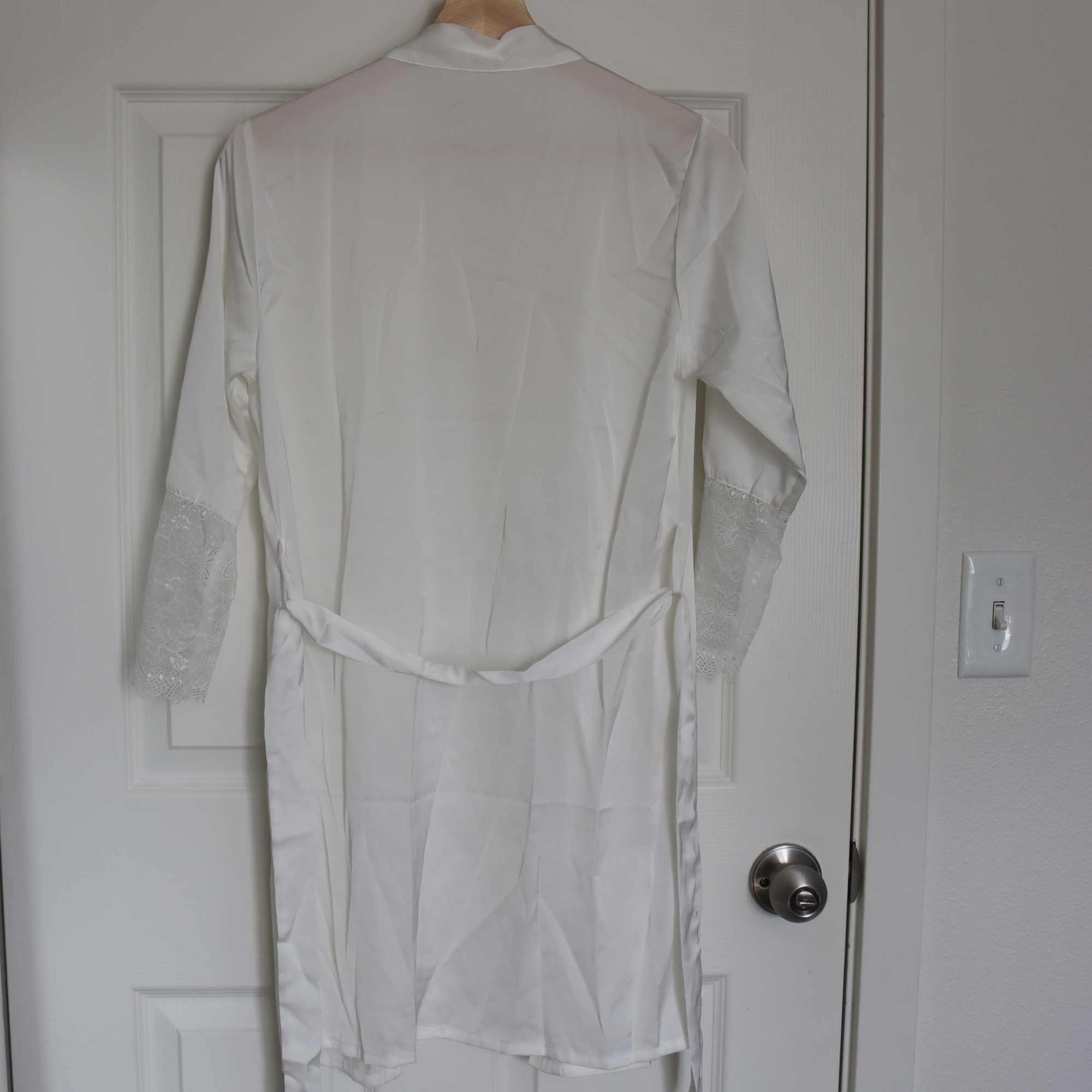 DrifWoo – Robe - Mulher por atacado – Robe de Cetim Branco com Mangas de Renda – Noiva & Spa2