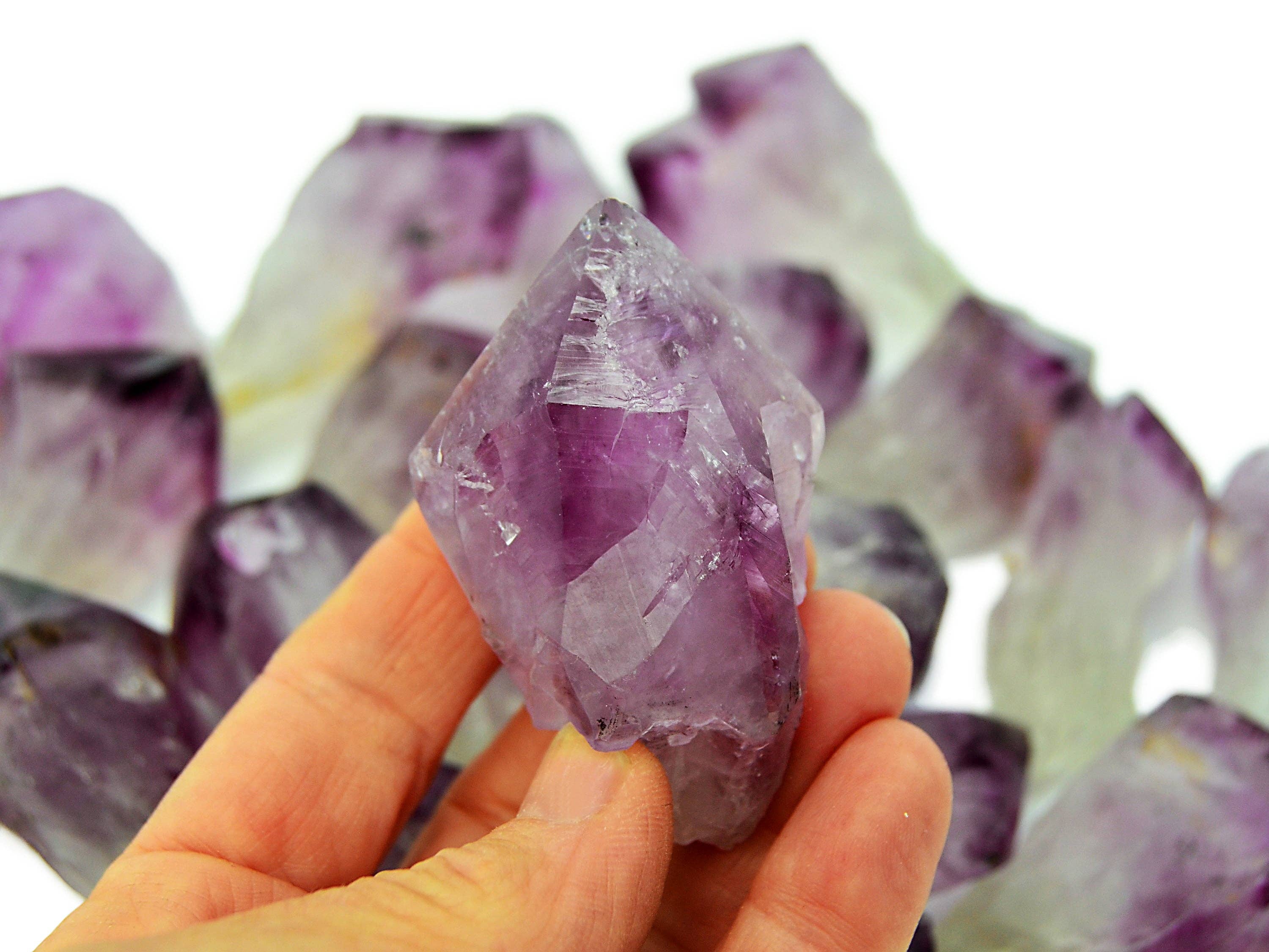 Kaia & Crystals - Wholesale Spirituele steen/kristal - Natuurzuivere ruwe amethistpunt (50 mm - 70 mm)4