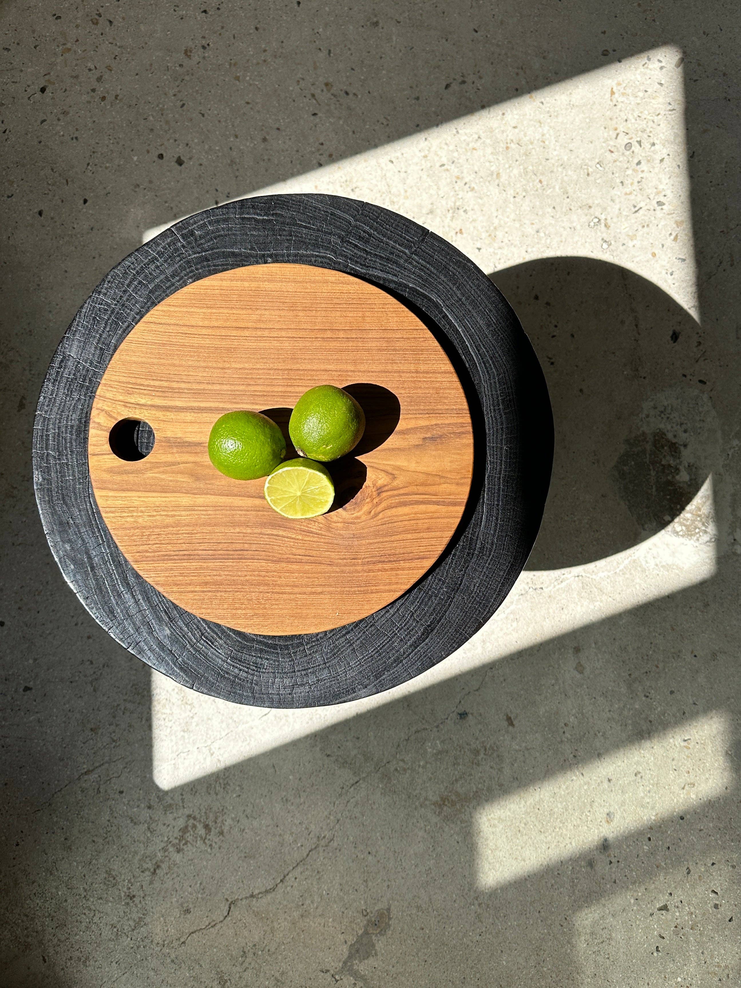 Office Objets – wholesale Skärbräda – Rund skärbräda i urholkad teak D:30105