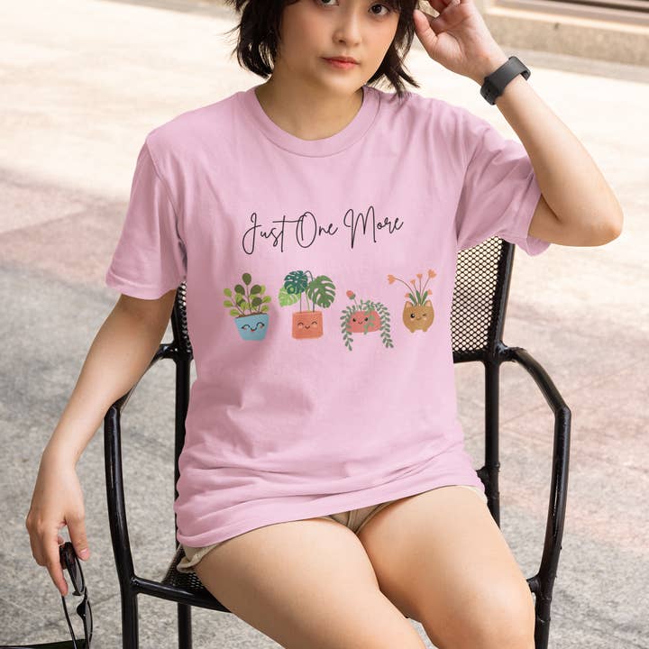 Camiseta para Amantes de las Plantas, Solo Una Planta Más, Regalo Lindo para Jardineros, Ropa Ecológica, Camiseta de Algodón Unisex, Merch de Mamá de Plantas para venta al por mayor de Happythings76