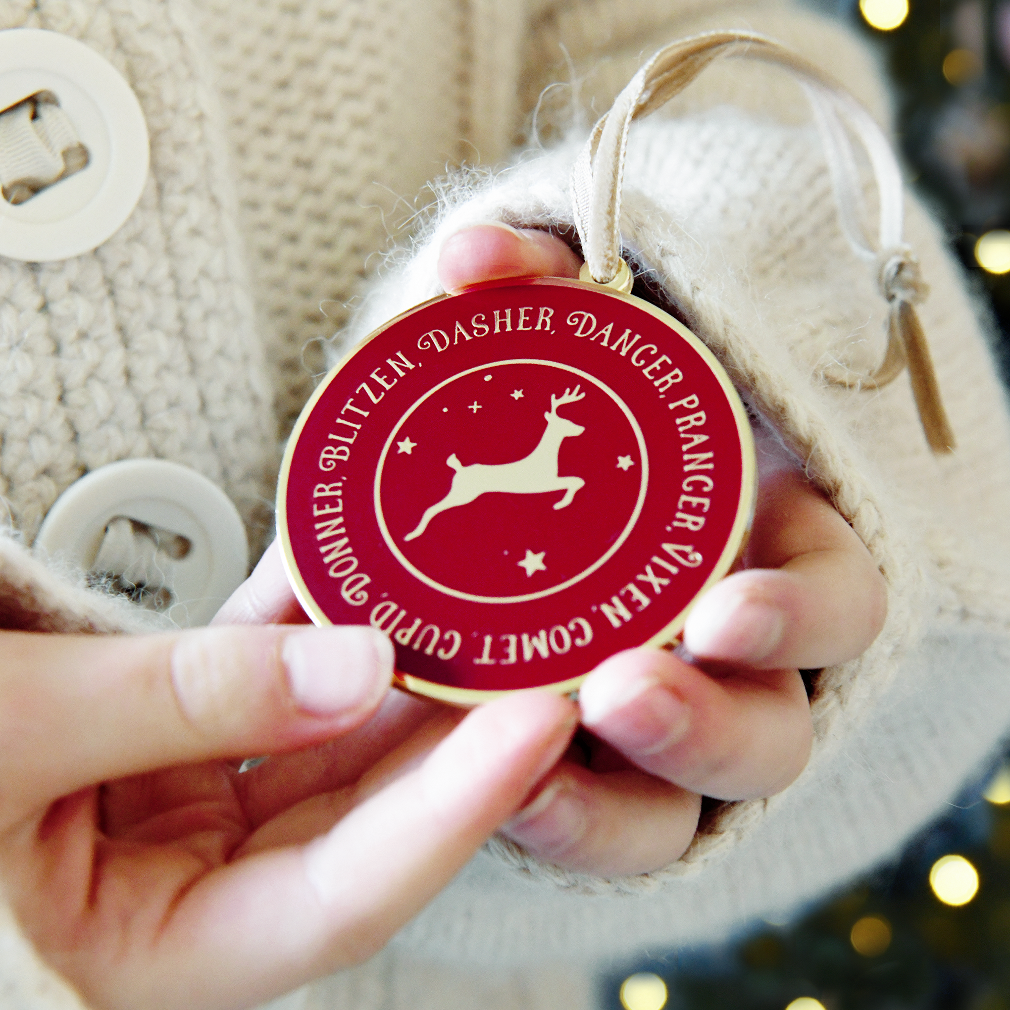 Clara and Macy - Venta al por mayor Adornos - Decoración esmaltada para árbol de Navidad con nombres de renos1