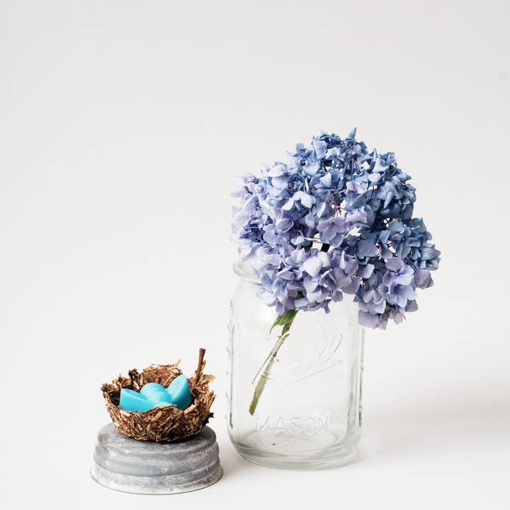 Harvest + Harmony – wholesale Bar Soap – Harvest + Harmony Bumblebee Goat Milk Soap in Pomace Dish2