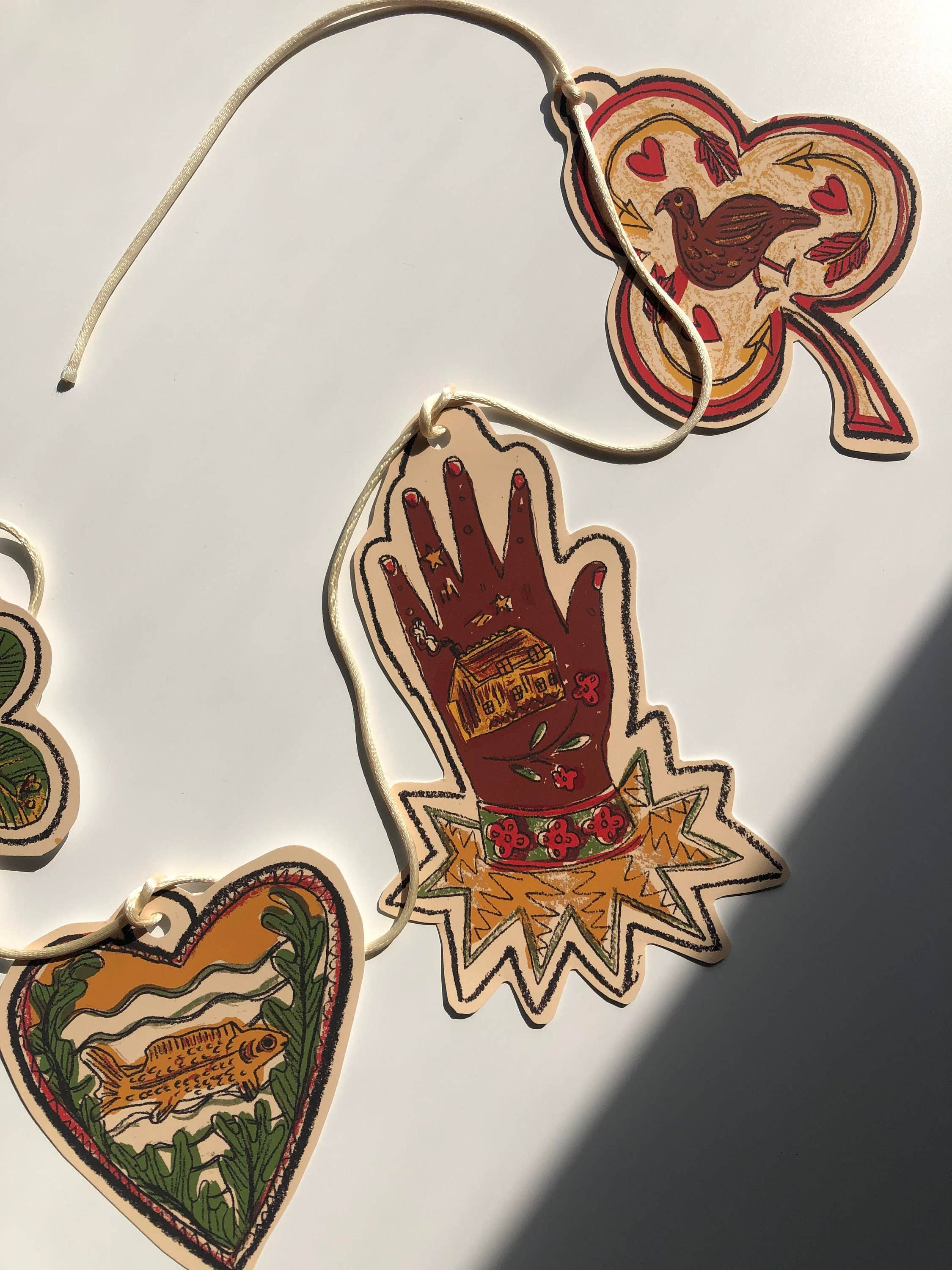 Tulips and Heather - Vente Fanion/guirlande - Guirlande en papier illustrée - Lapin Radis Mains et Cœur4