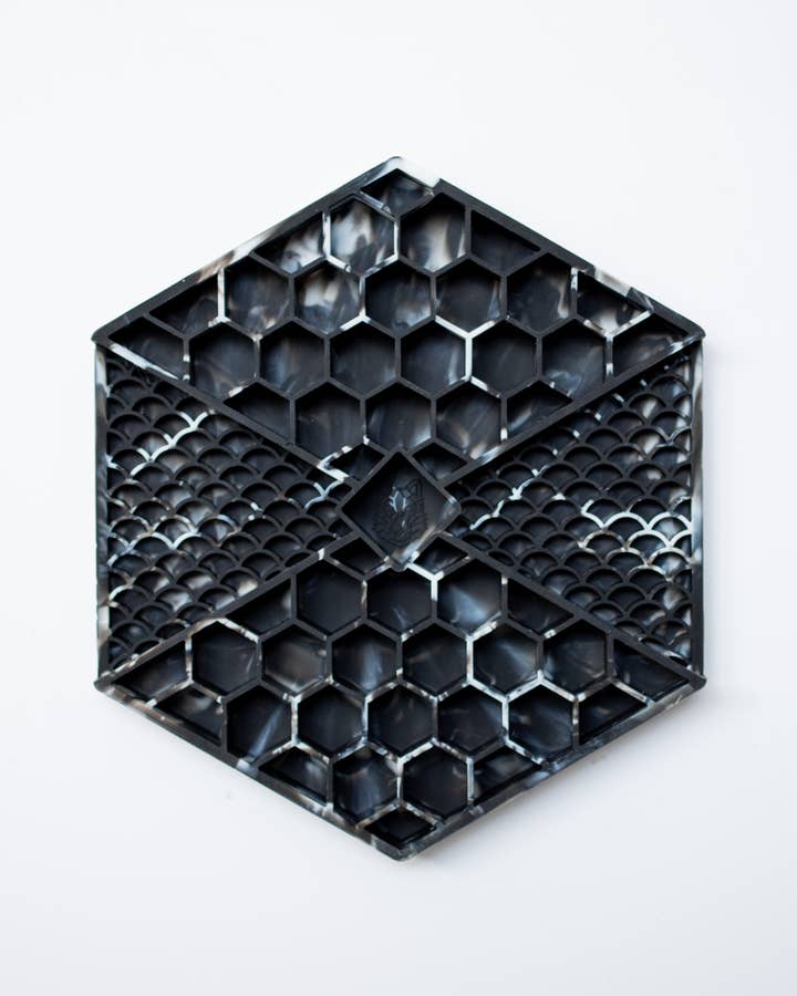 LIEVICK - Wholesale Pet Food Mat - Dog - LIEVICK Lick mat | Black & White0