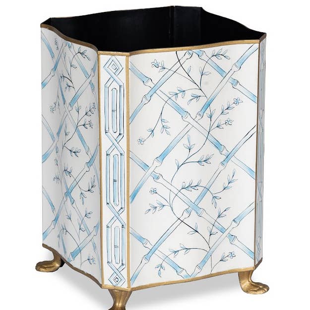 Corbeille à papier carrée bleue en bambou et fleurs pour la vente par The Enchanted Home