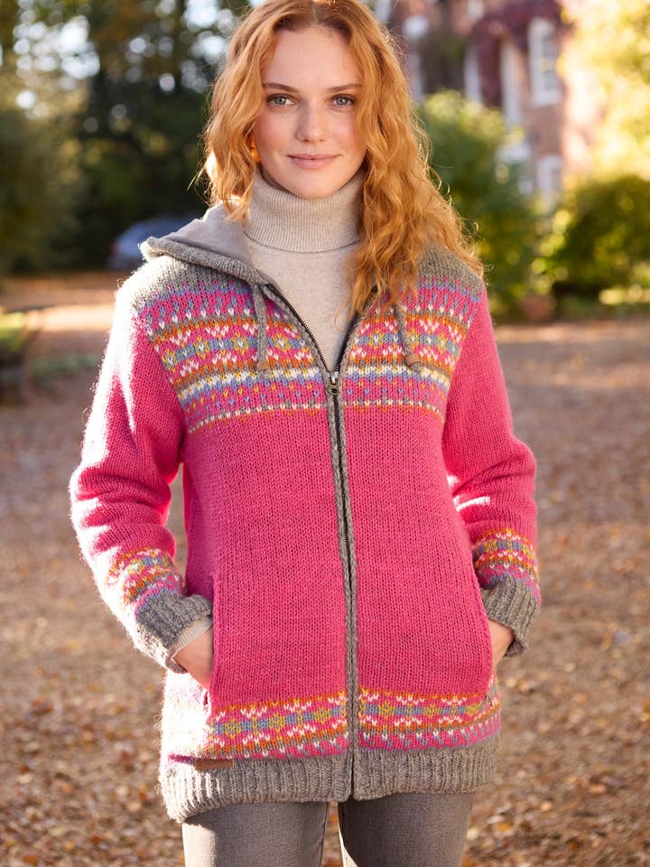 Iona Dames Wol Fair Isle Gebreide Zip Hoody Felroze voor wholesale door Pachamama Ltd