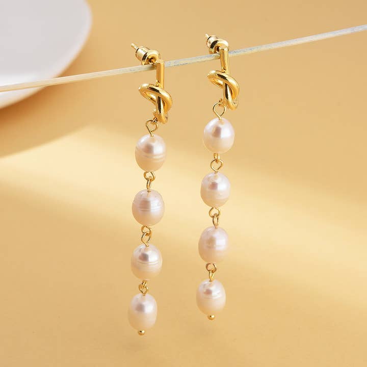 1 paire de longues boucles d'oreilles baroques en perles dorées, ER297 pour la vente par Beads Creation