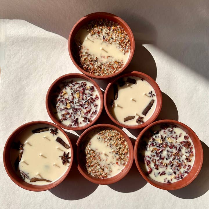 Vela de cera de soja de 7 mecha - Sandal Rose para venta al por mayor de Pravaah